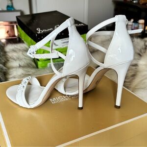 ❤️Micheal Kors new summer white leather sandals  size 5.5 ❤️.New❤️Goldie’s 🦋